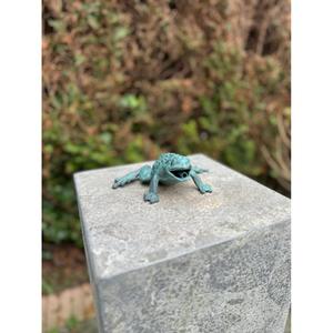 Ornement de grenouille en métal, finition patine verte antique, sculpture de grenouille vintage pour la décoration de jardin et de pelouse - Product Image 6