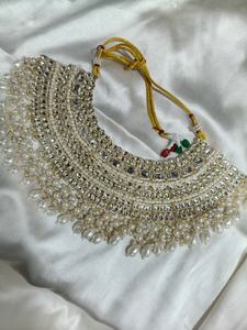 Parure de collier de mariée vintage en cuivre plaqué or avec perles d'imitation, boucles d'oreilles en émail vert et Maang Tikka – Cadeau de mariage ou de fiançailles indien - Product Image 4
