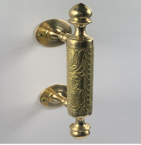 Manijas de palanca de bronce antiguo con motivos clásicos y escuteces para cerraduras a juego. Disponible a precios de mayorista. - Product Image 6