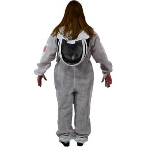 Traje de apicultor de 3 capas de Mbaani con cubierta protectora y un par de guantes. Este traje de apicultor ventilado y a prueba de picaduras está hecho en Pakistán. - Product Image 1