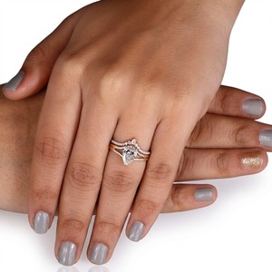 Ensemble de bagues de fiançailles en diamant de laboratoire poire de 2,45 carats, en or 14 carats, avec solitaire à tige fendue et alliance courbée, ensemble de bagues de mariée style tiara - Product Image 4