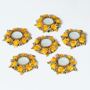 Portavelas Circular con Diseño Floral de Rosas Amarillas en Tono Dorado para Decoración de Bodas, Fiestas y Centros de Mesa - Product Image 1