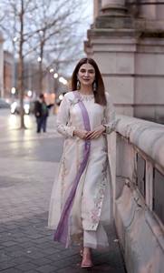 Costume Salwar traditionnel pakistanais pour femmes, robe élégante avec broderies lourdes, prix de gros, vêtements ethniques, best-seller - Product Image 2