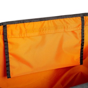 Sac fourre-tout tactique grande capacité, design minimaliste, tissu imperméable, poignée souple, poche intérieure zippée, unisexe, fabriqué au Vietnam - Product Image 5