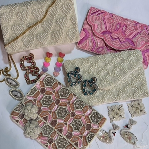 Bolso de mano hecho a mano con cuentas, diseño floral con lentejuelas, bolso de noche con perlas, bolso bandolera para bodas y fiestas para mujer. - Product Image 3