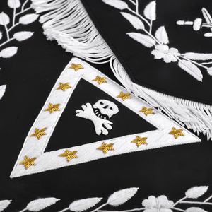 Delantal Reversible de Piel de Cordero de los Caballeros Templarios con Insignias Bordadas Blancas en Cuero Negro - Product Image 6