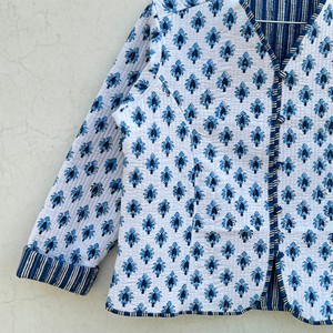 Veste en coton pour femme à col en V avec imprimé géométrique bleu, manches longues, blazer tissé respirant pour l'été, style élégant - Product Image 2