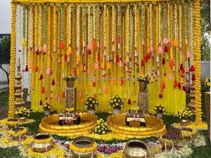 Guirlande de fleurs de souci de 5 pieds (BUFFED) avec tentures pour décoration de mariage indien, décoration de temple, décoration de scène Haldi - Product Image 2