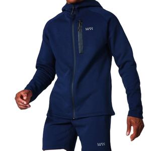 Chándal de poliéster de dos piezas con logotipo personalizado 2022 para mujer, estilo informal térmico transpirable de secado rápido para verano - Product Image 1