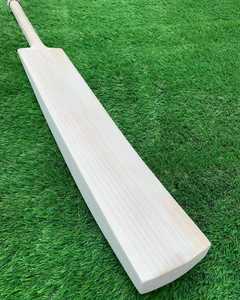 Bate de béisbol de alta calidad de mimbre inglés liso, beige, hecho a mano, con empaque premium y agarre cómodo. - Product Image 1