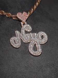 จี้เพชร VVS แบบกำหนดเอง ตัวอักษรย่อ เงินแท้ 925 ชุบทอง ผ่านการทดสอบเพชร ปรับแต่งได้ พร้อมตะขอรูปหัวใจ ดีไซน์คลาสสิก - Product Image 6