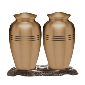 Urne funéraire et cercueil en laiton de style antique, style américain/européen, urne commémorative artisanale pour cendres d'adultes et d'animaux de compagnie - Product Image 1