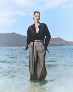Chemisiers de haute qualité pour femmes, coupe ample élégante, SEREN WRAP SHIRT, triacétate coréen premium, ODM, chemisiers et blouses pour femmes, Vietnam - Product Image 1