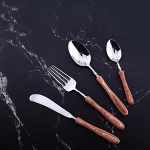 Juego de cubiertos metálicos hechos a mano de primera calidad con mango de madera, cubiertos rústicos únicos para espacios de comedor de estilo boutique. - Product Image 4