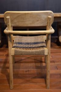 Chaise de salle à manger d'extérieur moderne Jelita, structure en teck massif, tressage en rotin synthétique, finition bien poncée, aucun assemblage requis - Product Image 5