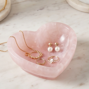 ชามเรซิ่นรูปหัวใจสีชมพูพรีเมียม งานแฮนด์เมด ถาดตกแต่งทรงสวยงาม ของตกแต่งโต๊ะสุดหรู สำหรับบ้านและห้องนั่งเล่น - Product Image 3