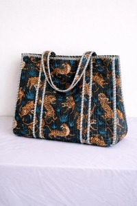 Sac fourre-tout matelassé en coton fait main, imprimé au bloc, avec fermeture éclair, sac de voyage et de shopping élégant pour femme, sac à bandoulière - Product Image 2