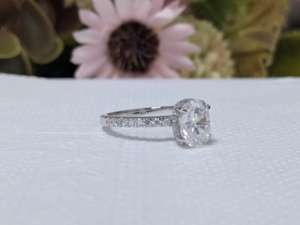 Bague de fiançailles classique en or blanc 14 carats massif avec moissanite ovale de 2 carats, sertie pavé, tendance, cadeau de mariage pour femme - Product Image 6