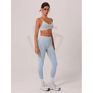 Ensemble réversible pour femme Performance : Soutien-gorge et legging légers en textile extensible et respirant pour l'entraînement de mobilité - Product Image 5