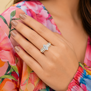 Anillo de Compromiso de Lujo con Diamante Corte Marquesa y Moissanita Baguette, Chapado en Oro de 18K para Mujer - Product Image 3