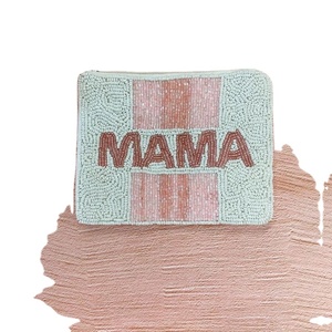 Último diseño artesanal personalizado para un monedero elegante, moderno y con estilo, con diseño de corazón con cuentas y bordado a mano. - Product Image 2