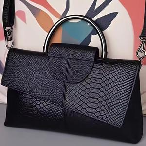 Bolso de Mano de Cuero Genuino Premium para Mujer, Elegante Bolso Negro Texturizado con Cierre de Cremallera, Asa de Metal Plateado y Correa Cruzada - Product Image 2