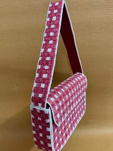 Sac bandoulière rectangulaire à rabat en perles de verre à carreaux rouges et blancs fait main avec sangle MS Handicraft Ms-wc-001 - Product Image 6