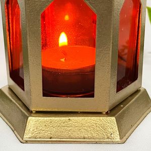Farol de Vela Estilo Marroquí Único, Color Dorado y Ventana de Vidrio Rojo, Accesorios de Iluminación Decorativos para el Hogar y la Oficina - Product Image 6