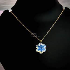 Collar con colgante de flor de opalita llamativo para mujer, colgante de flor de cristal de opalita tallado a mano, joyería hecha a mano - Product Image 3