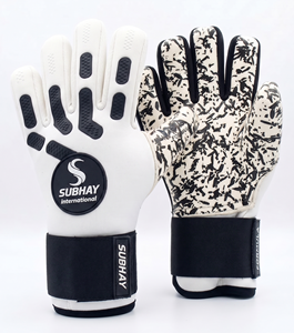 Guantes de Portero de Fútbol Blancos para Jóvenes |   Guantes de Látex Personalizados 3D de Silicona para Niños con Corte Negativo en el Dorso, Dedos Enrollados y Agarre Colorido con Efecto Salpicado - Product Image 1