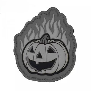 แผ่นยางติดเสื้อผ้าแบบใหม่รักษ์โลก พร้อมเวลโคร  โลโก้ปั๊มนูนตามสั่ง  ซิลิโคน PVC 3 มิติ  แผ่นยางนิ่มสำหรับเสื้อผ้า - Product Image 5