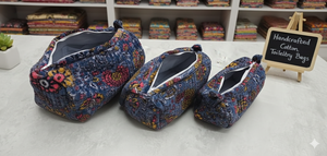 Le Souvenirs – Ensemble de 3 trousses de toilette de voyage écologiques en coton bleu vintage faites à la main avec fermeture éclair pour accessoires de maquillage - Product Image 2