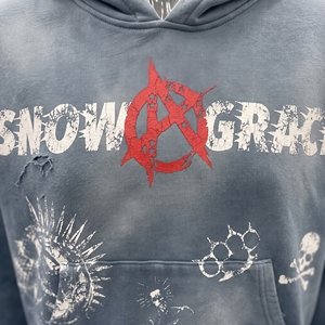 Sudadera con capucha corta con cremallera Snow Grace Winter, corte oversize, estilo streetwear, diseño estampado, unisex, azul, con bolsillo y detalles desgastados. - Product Image 6