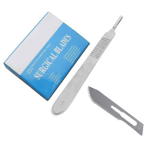 100 Cuchillas de Bisturí + Mango de Bisturí ESTÉREIL # 3 Cuchillas Quirúrgicas de Grado Médico con Filo Afilado y Mango para Dermaplaning, Instrumento Quirúrgico - Product Image 1