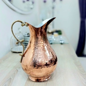 Pichet en cuivre martelé à la main de style vintage, carafe à eau en métal rustique, décoration d'intérieur, articles de bar, finition antique, vaisselle personnalisée - Product Image 1
