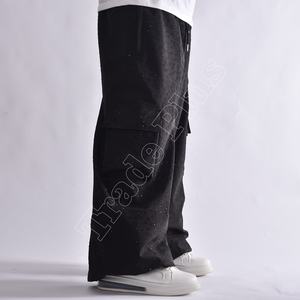 Pantalon de neige noir de haute qualité avec tissu 100% polyester, taille à cordon, poches zippées aux genoux, fermeture velcro et bas élastique - Product Image 5