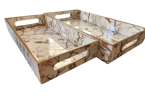 Juego de bandejas de madera pintadas a mano con esmalte: Grabado de pájaro real dorado, juego de 2 por B H Brothers - Product Image 5