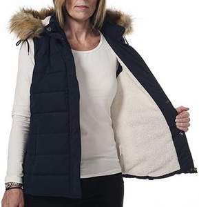Chaleco ecuestre para mujer diseñado con acolchado ligero, corte ajustado, forro que absorbe la humedad, paneles transpirables para un rendimiento ecuestre óptimo. - Product Image 4