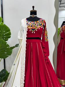 Conjunto de Lehenga Choli Rojo Bordado en Georgette Sintético, Traje Étnico Formal para Bodas para Mujer - Product Image 1