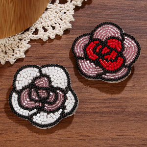 Diseño D: Abalorios de semillas hechos a mano estilo caricatura para bolsos, hermosos adornos de joyería con cuentas. - Product Image 1