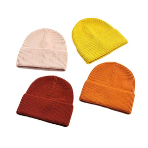 Bonnets unisexes personnalisés en acrylique 100% de haute qualité, à carreaux, tendance, tricotés, unis, design élégant, populaires, doux, chauds et à séchage rapide - Product Image 5