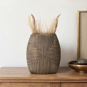 Jarrón de Metal Moderno y Lujoso para Arreglos Florales, Pieza Decorativa Elegante para el Hogar y Eventos - Product Image 1