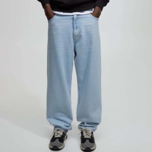 Jean en denim délavé respirant pour homme, coupe droite taille mi-haute, ajustement régulier, en coton, style décontracté, idéal pour l'hiver - Product Image 1