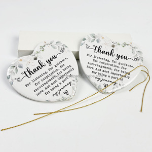 เครื่องประดับตกแต่งคริสต์มาสเซรามิกรูปหัวใจทรงกลมแบบคลาสสิก พิมพ์ลายตามสั่งด้วยเทคนิคซับลิเมชั่น พร้อมกล่องของขวัญ ป้ายห้อยแบบกำหนดเองได้ - Product Image 3