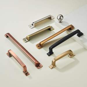 Nuevos pomos de puerta de hierro de lujo, elegantes y hechos a mano, en color dorado, de la mejor calidad. - Product Image 3