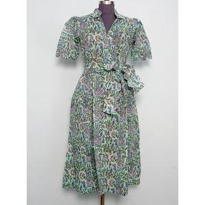 Vestido Kangura Indio Hecho a Mano 100% Algodón, Cuello en V, Manga Corta, Estampado Floral, Cierre con Botones y Cinturón, Silueta en A, Largo Maxi - Product Image 1