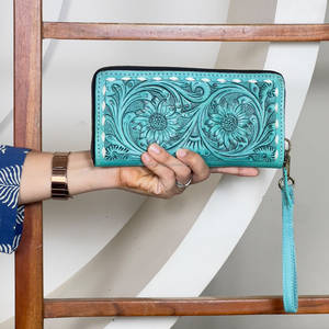 Cartera de mano con cremallera de cuero genuino repujado a mano con diseño floral turquesa, estilo occidental para mujer, para guardar tarjetas de crédito y efectivo, ideal para compras. - Product Image 2