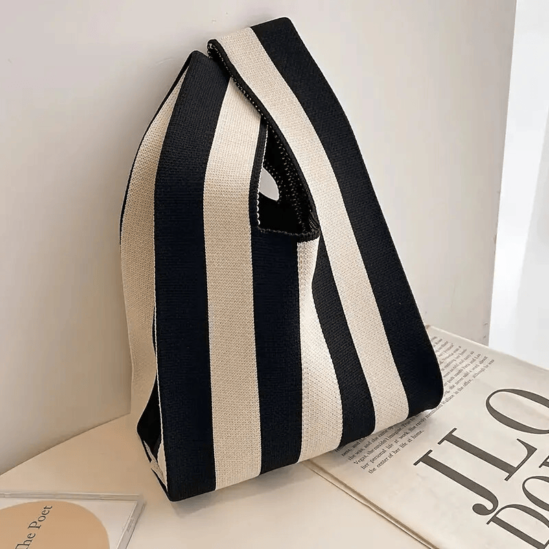 Vertical black pattern Color