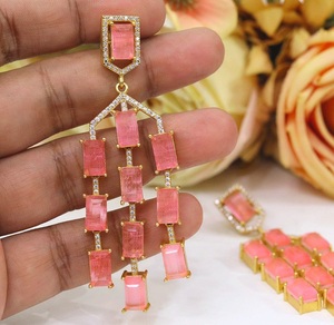 Boucles d'oreilles pendantes en laiton plaqué or de qualité supérieure, tendance et glamour, avec double zircon CZ, pour femmes, pour les soirées et les occasions spéciales - Product Image 6