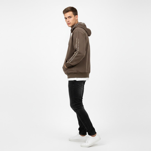 Sweat à capuche marron pour homme SHY SPORTS avec logo personnalisé, en molleton épais, capuche ornée de perles de luxe, poche à manches perlée, coupe oversize, fermeture éclair intégrale - Product Image 5